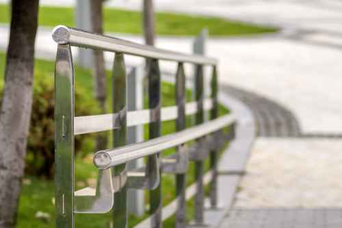 Metallbau Beitz Mainz Geländer Treppen Türen Tore Zäune Glasbau Balkone Überdachungen