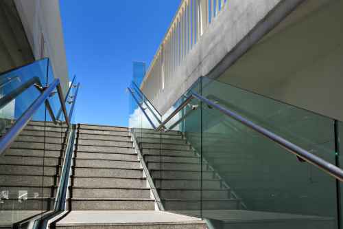 Metallbau Beitz Mainz Geländer Treppen Türen Tore Zäune Glasbau Balkone Überdachungen